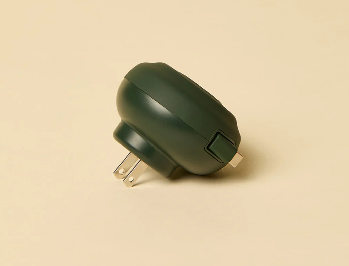 The Charger - 35 WATT USB-C CORD RETRACTABLE CHARGER
